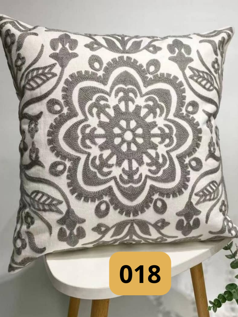 01-35.png Funda de cojines bordados Florencia