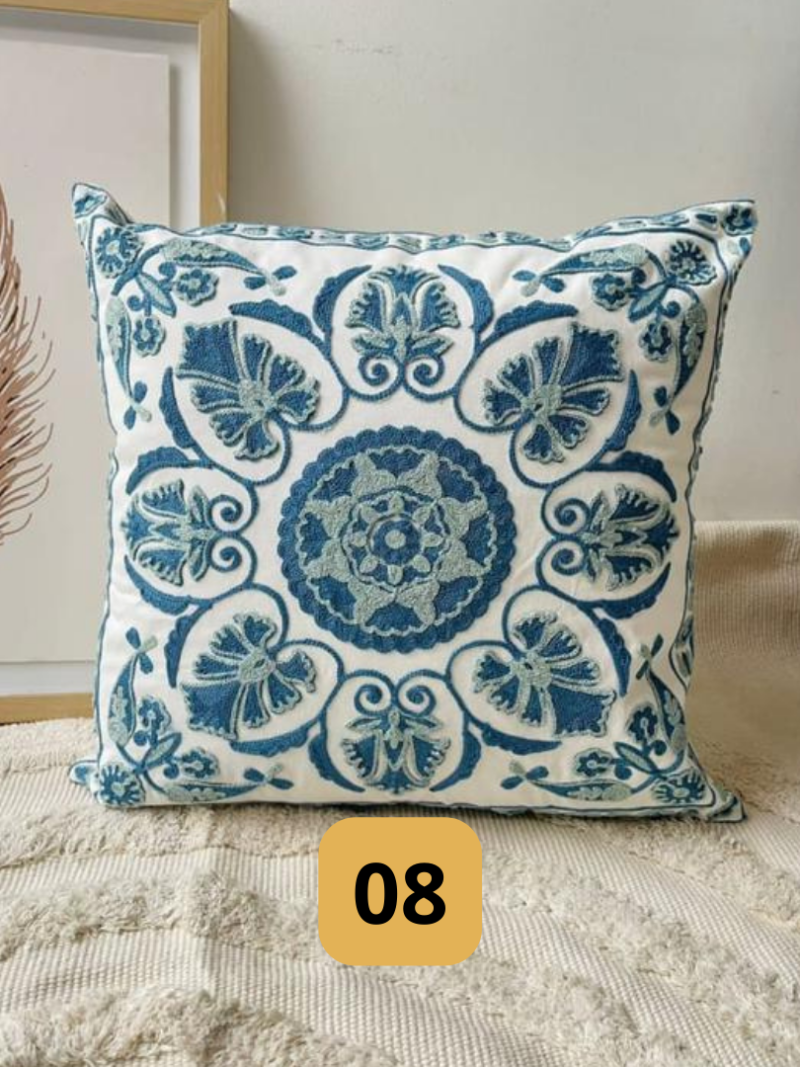 01-8.png Funda de cojines bordados Lucia