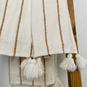 0F158154-D47E-4C3C-B3CB-DCB8CC006A97.png Mantas tipo pieceras con borlas