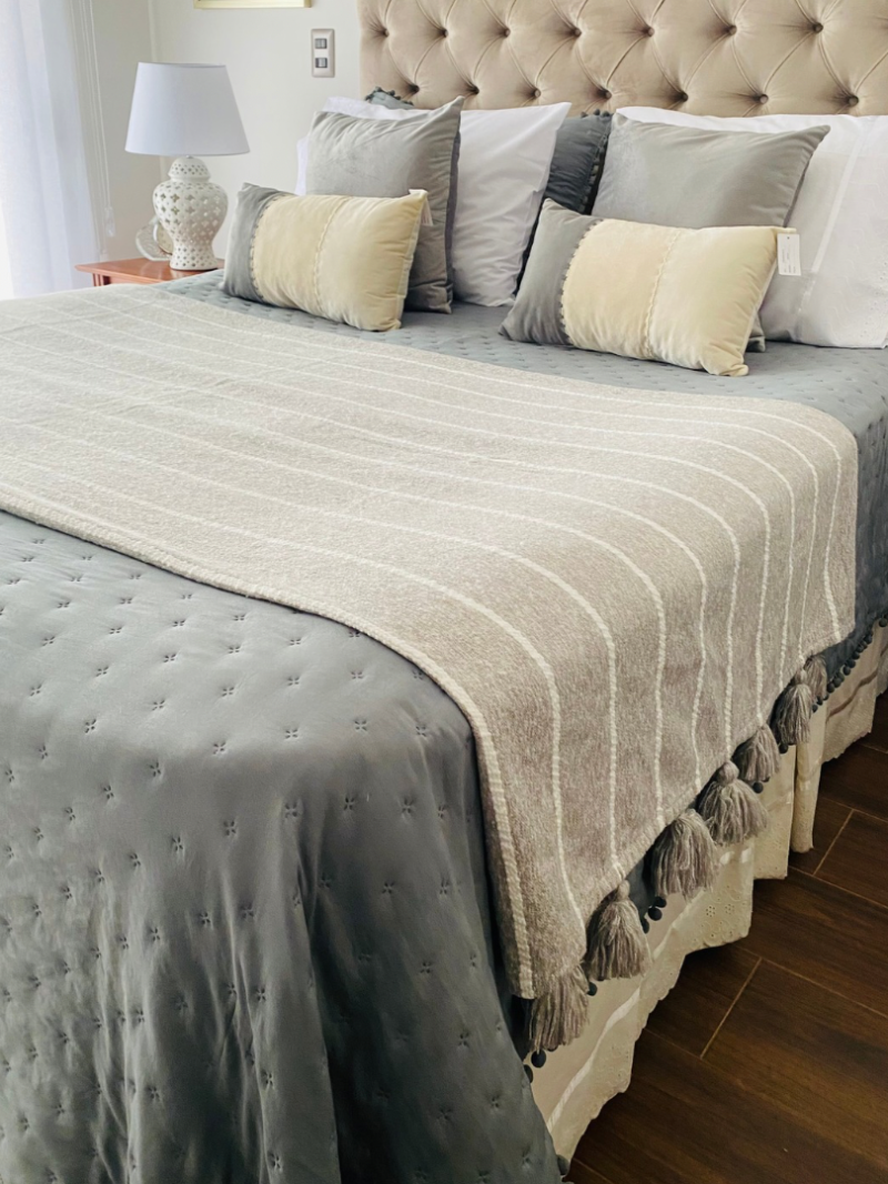 17CBF289-EC6F-47E1-928D-EE267641B8FB.png Mantas tipo pieceras con borlas