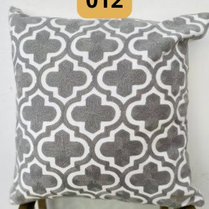 66321815-95BC-4F7B-AD42-AA3019A62A73.jpg Funda de cojines bordados Isadora