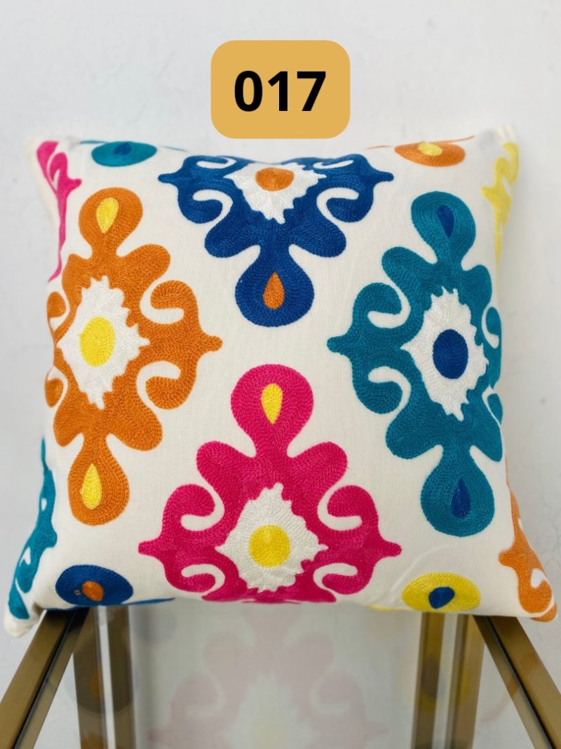 70506AC4-2DB0-4386-9A4C-AEDA4253CBA1.jpg Funda de cojines bordados abstractos