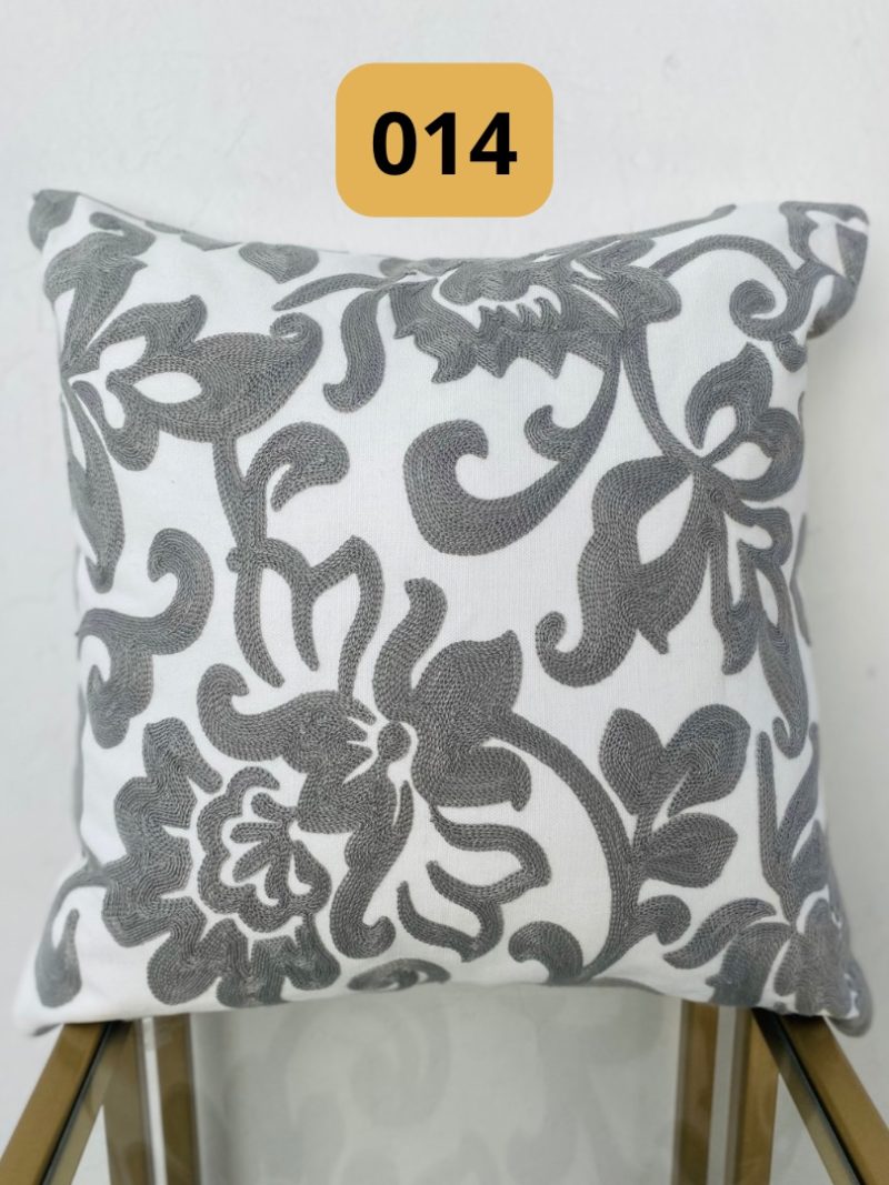 72532D4C-4D9B-4ACE-8985-2C33E294F3F2.jpg Funda de cojines bordados abstractos