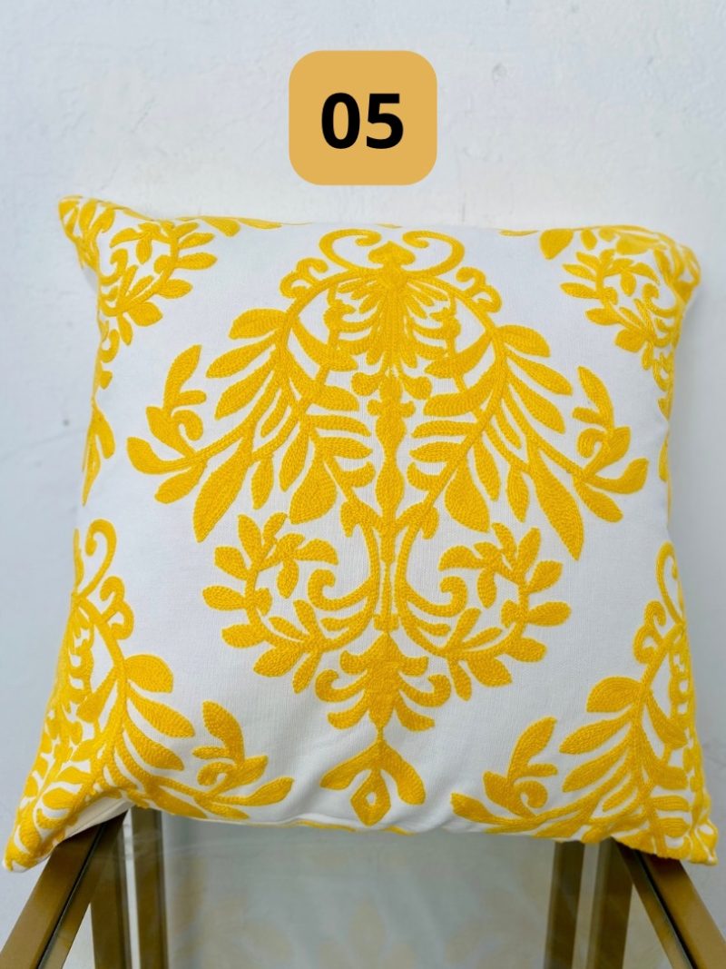 8C23B1B0-B5F4-42E7-96CA-EA9FF340F095.jpg Funda de cojines bordados Isadora