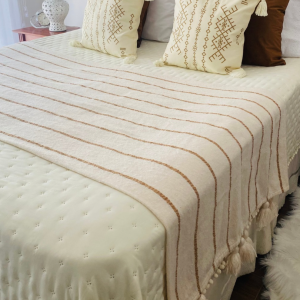 8E99BDCE-7AE4-4537-B719-64865F4B3CF5.png Mantas tipo pieceras con borlas