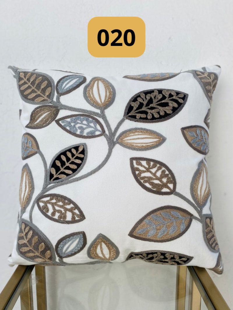 91EC3959-01CD-4296-98C9-098E8251952C.jpg Funda de cojines bordados Simona