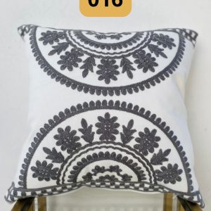 B5B33C11-2277-4C2F-BF12-77B7B2225656.jpg Funda de cojines bordados Simona
