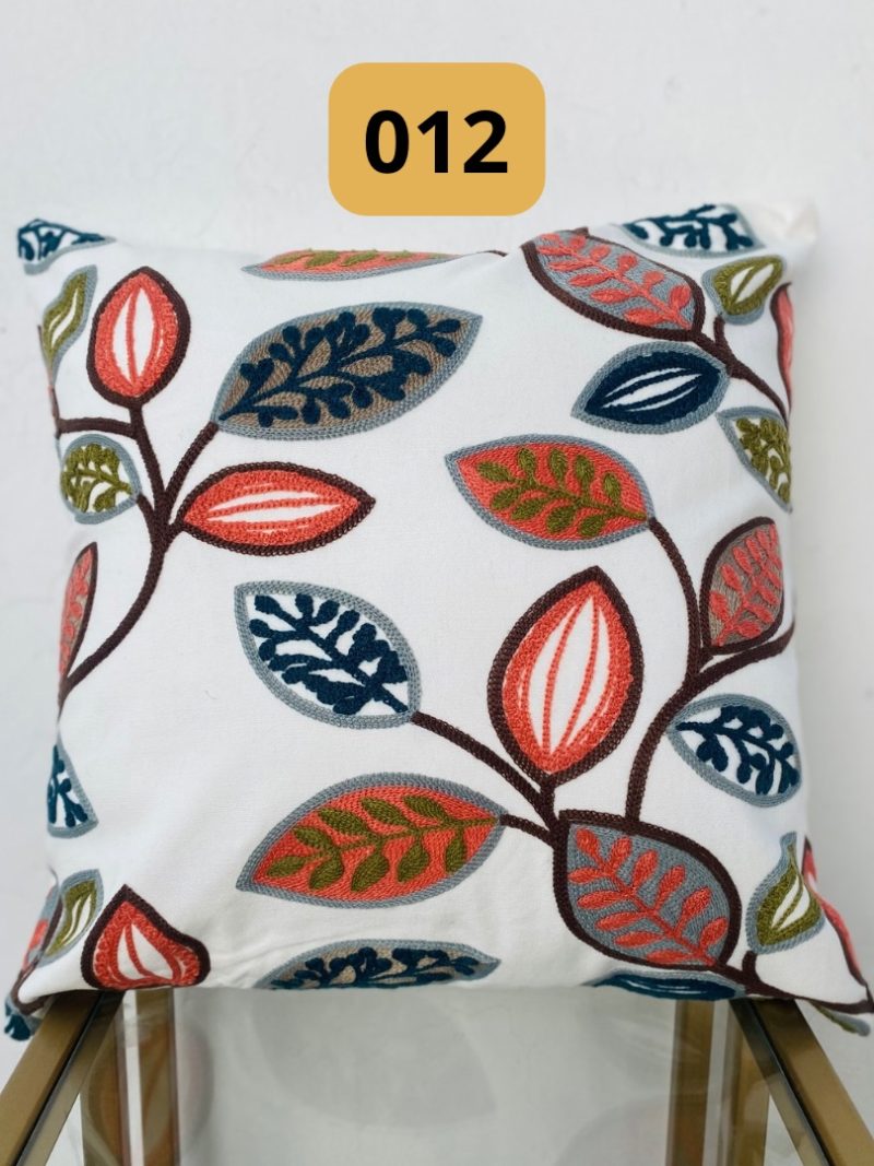 BA412647-F002-4254-984B-1A9AA17810D2.jpg Funda de cojines bordados abstractos
