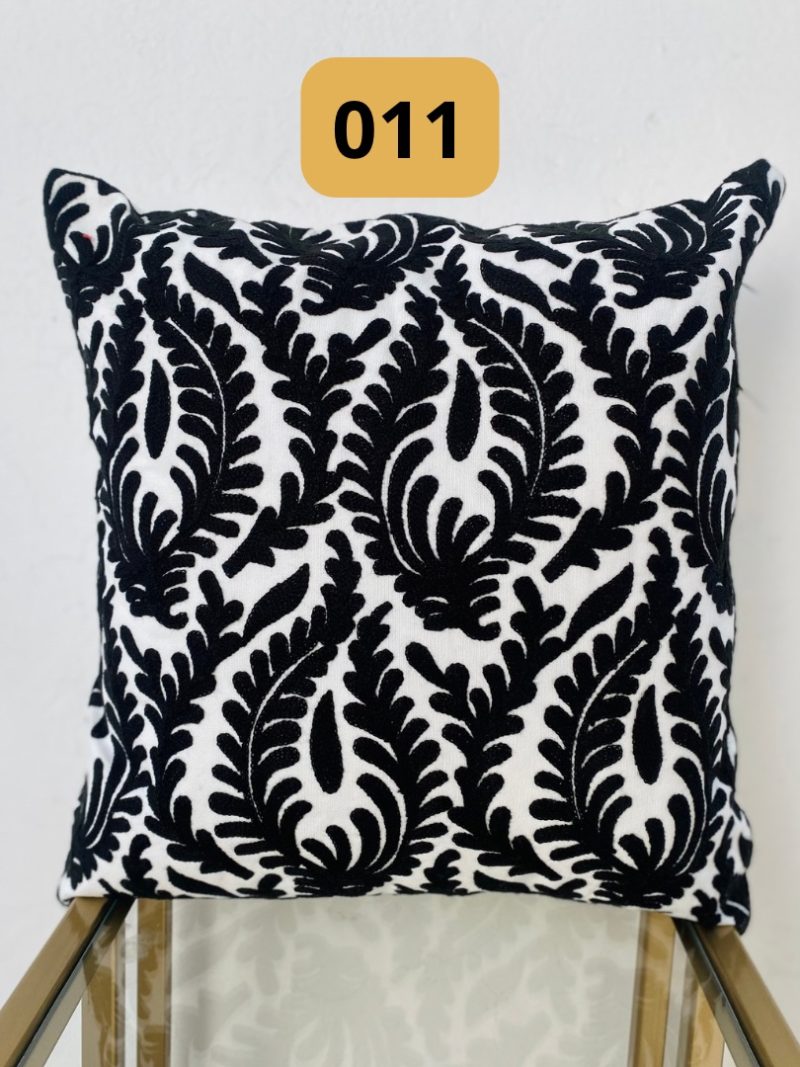 ED042A5A-306B-420D-B732-33617055923D.jpg Funda de cojines bordados Simona