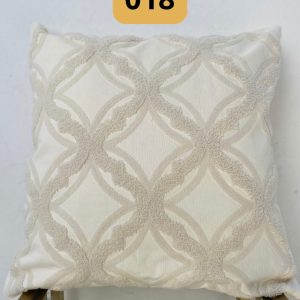 F289F1EB-BAEE-40AE-80BB-7AE4EBB3CE5D.jpg Funda de cojines bordados Simona