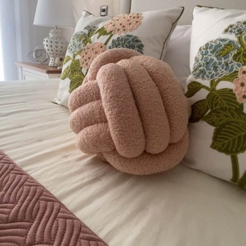 IMG_7503.jpeg Cojín nudo